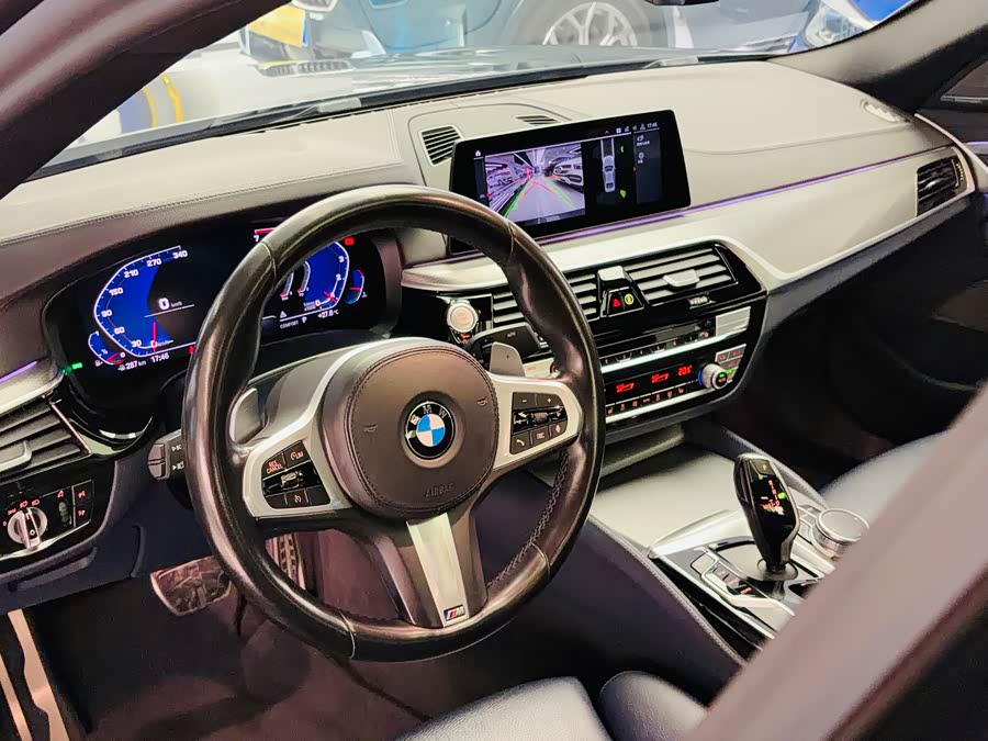 BMW 5 Series 2020 — фото 10