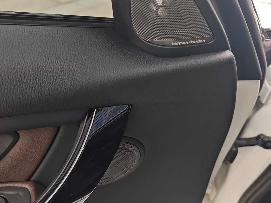 BMW 3 Series 2019 — фото 12