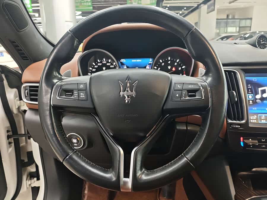Maserati Levante 2016 — фото 19