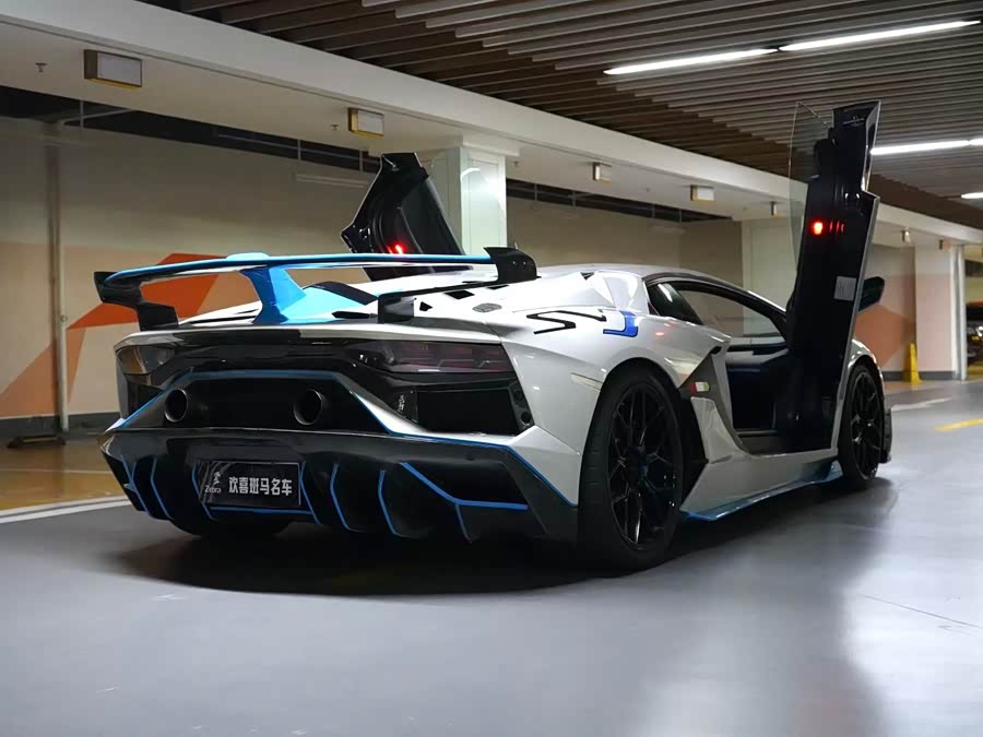Lamborghini Aventador 2011