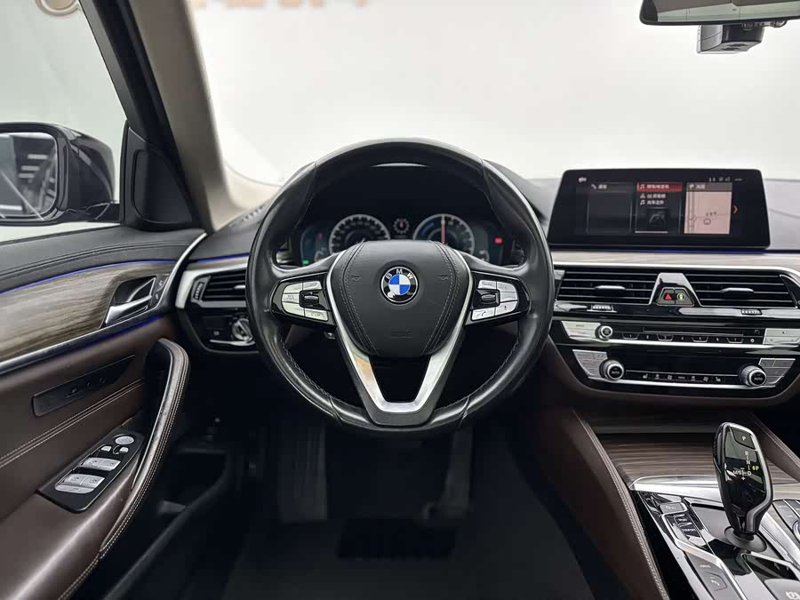 BMW 5 Series New Energy 2019 — фото 8