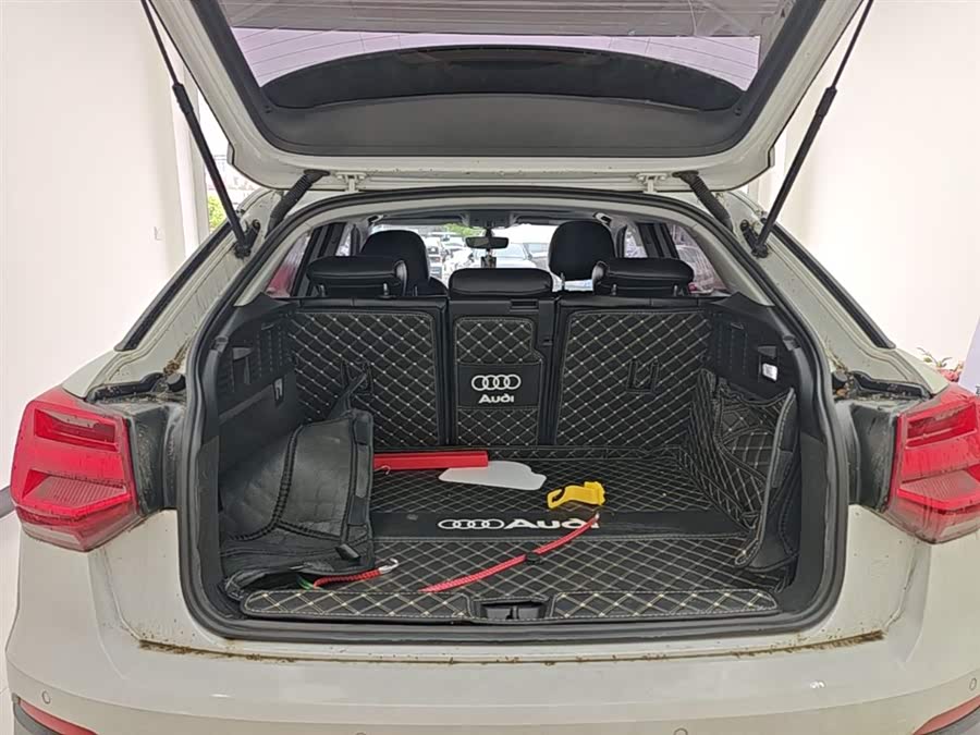 Audi Q2L 2018 — фото 18