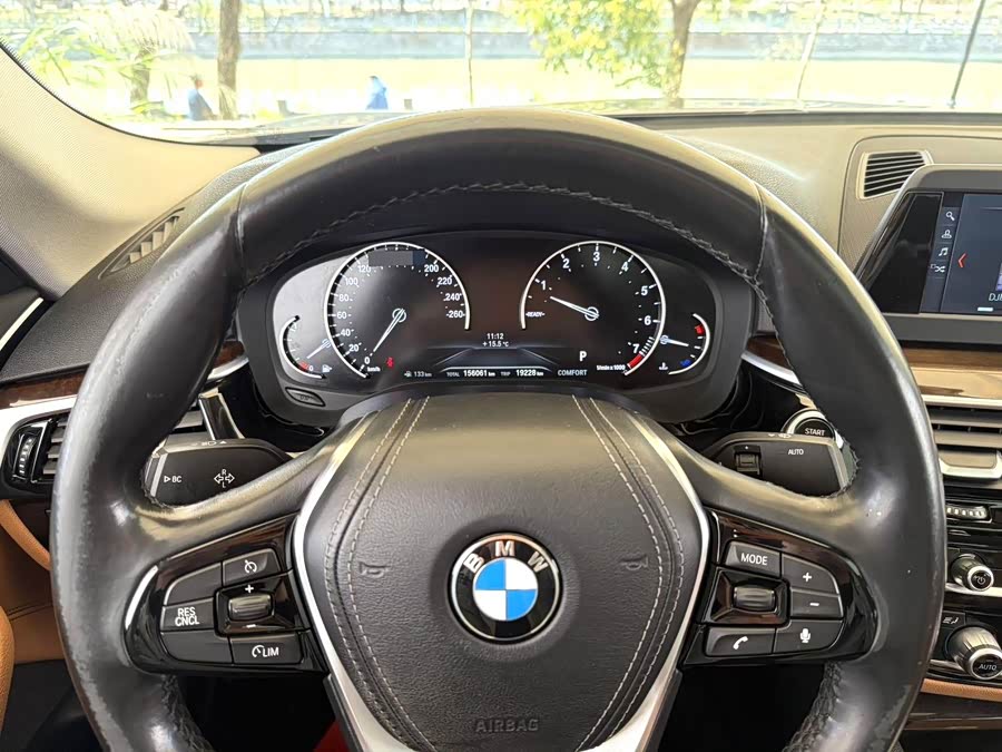 BMW 5 Series 2018 — фото 11