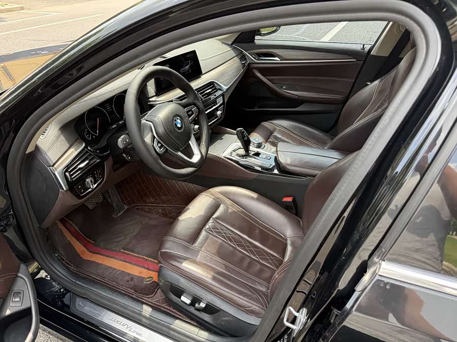 BMW 5 Series 2019 — фото 9