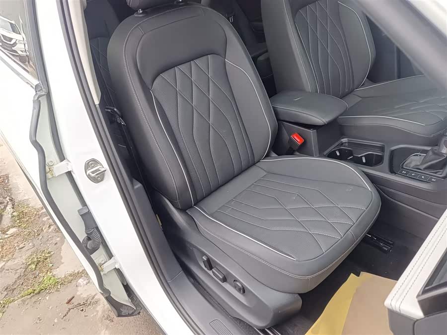Volkswagen Tiguan L 2023 — фото 20