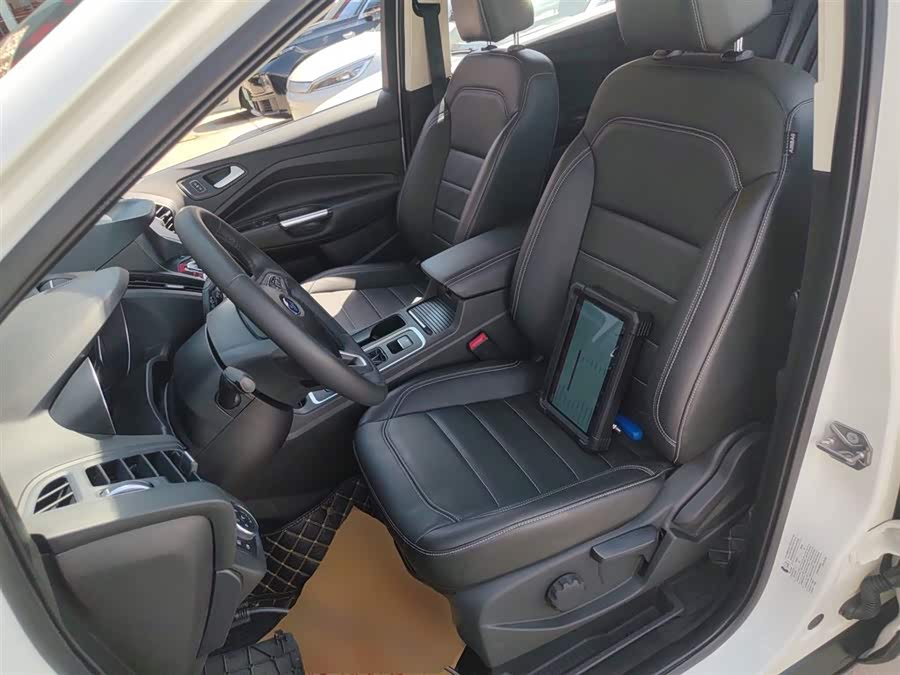 Ford Kuga 2018 — фото 15