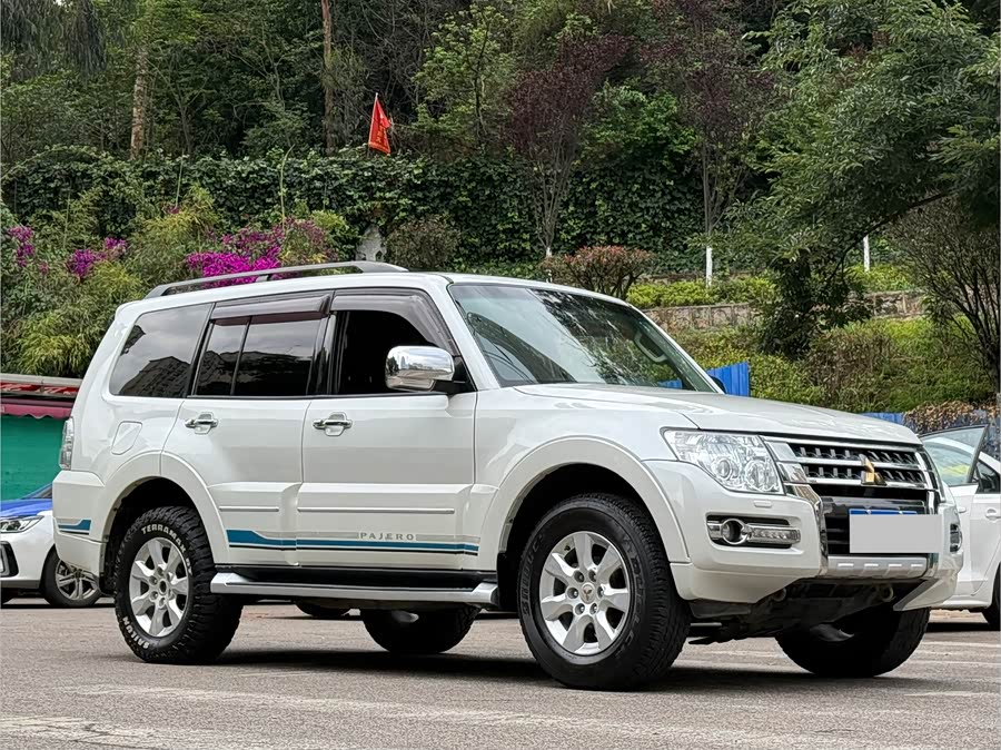 Mitsubishi Pajero 2019