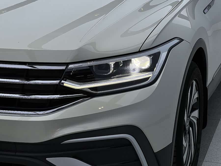 Volkswagen Tiguan L 2023 — фото 12