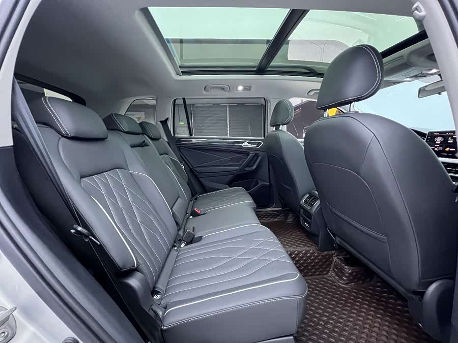 Volkswagen Tiguan L 2023 — фото 21
