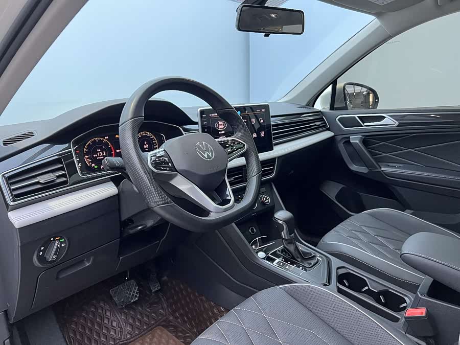 Volkswagen Tiguan L 2023 — фото 8