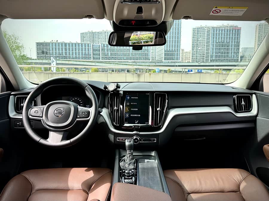 Volvo XC60 2020 — фото 11