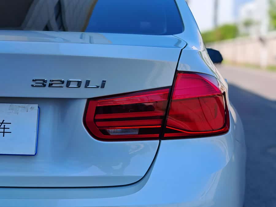 BMW 3 Series 2018 — фото 10