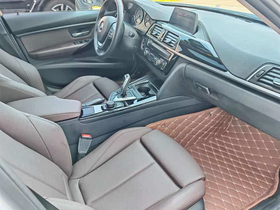 BMW 3 Series 2018 — фото 19
