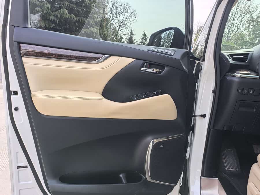 Toyota Alphard 2018 — фото 8