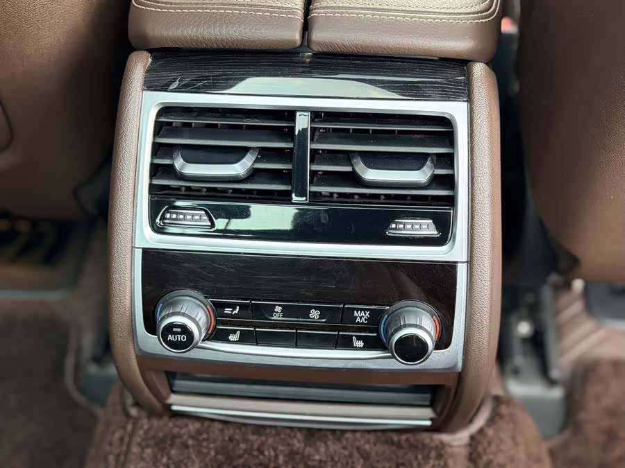 BMW 7 Series 2018 — фото 17
