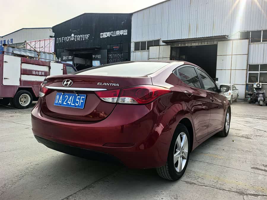Hyundai Elantra 2012