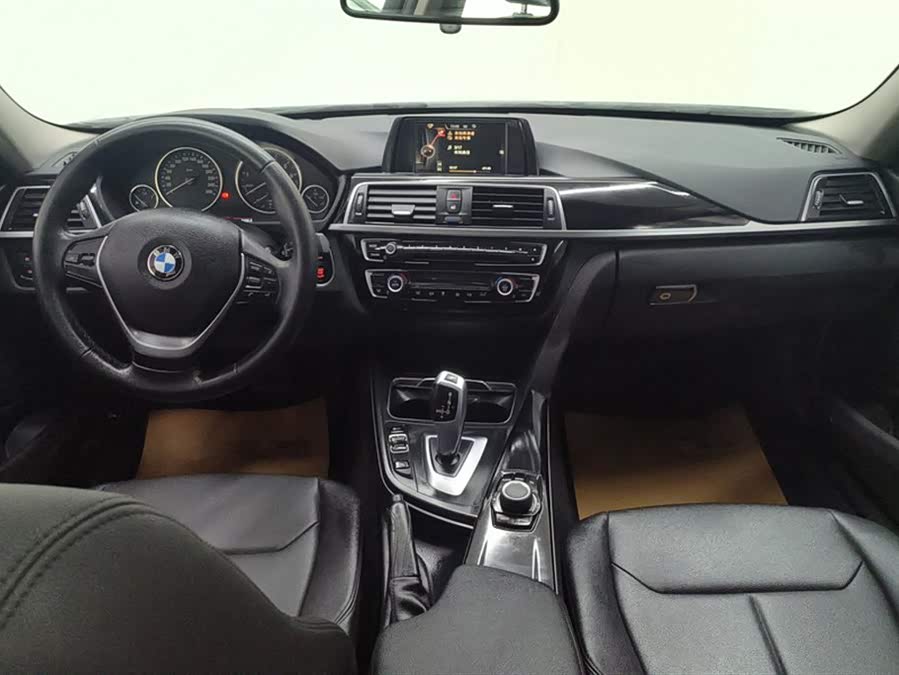 BMW 3 Series 2017 — фото 12