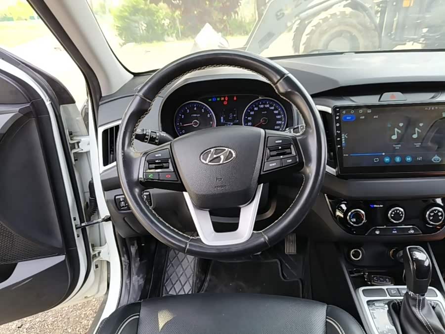 Hyundai ix25 2017 — фото 11