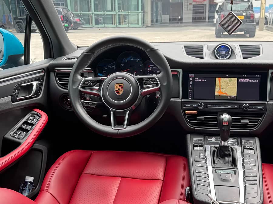 Porsche Macan 2018 — фото 19