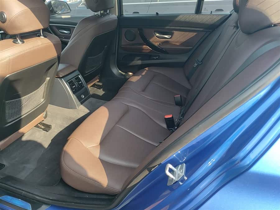 BMW 3 Series 2019 — фото 13
