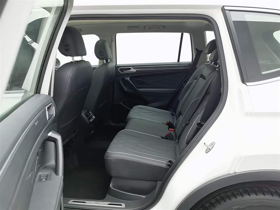 Volkswagen Tiguan L 2022 — фото 15