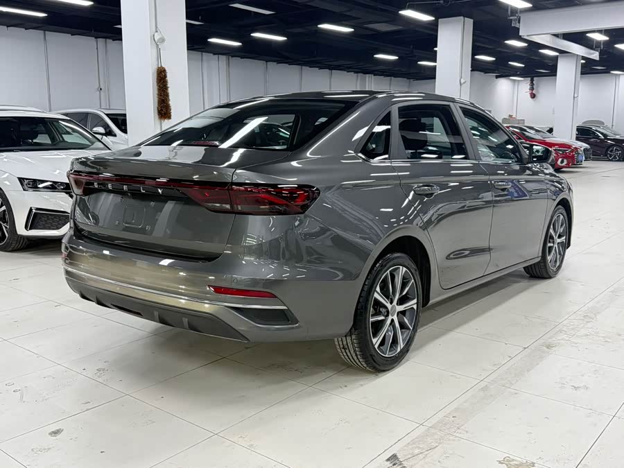 Geely Emgrand 2022