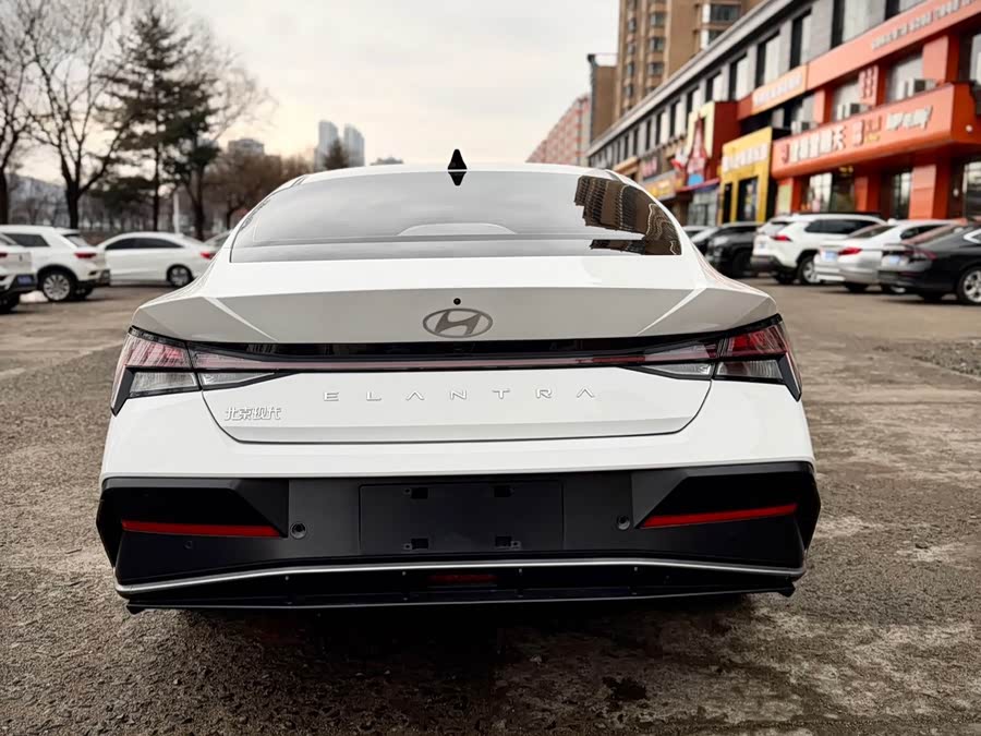 Hyundai Elantra 2023