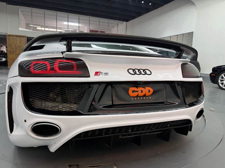 Audi R8 2010 — фото 18