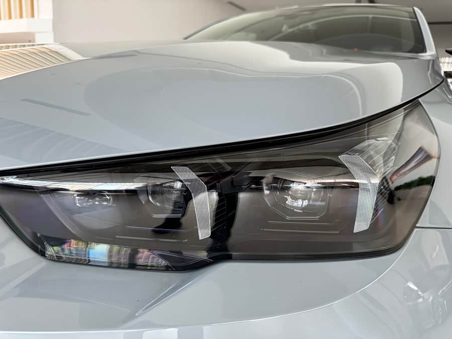 BMW M5 New Energy 2025 — фото 15