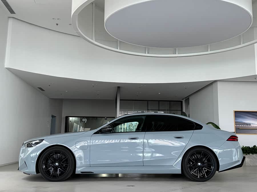 BMW M5 New Energy 2025