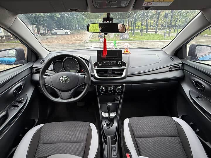 Toyota Yaris L 2020