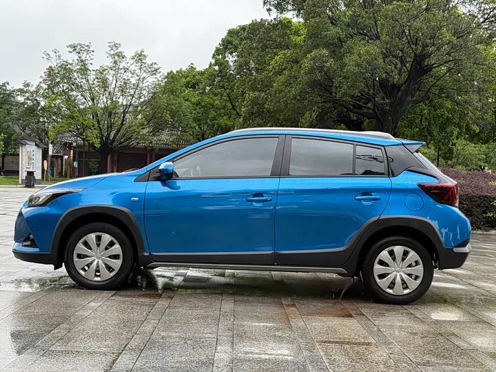 Toyota Yaris L 2020 — фото 10