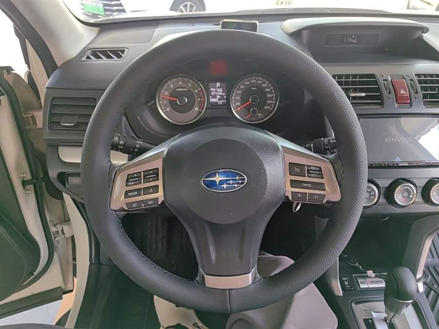 Subaru Forester 2014 — фото 11