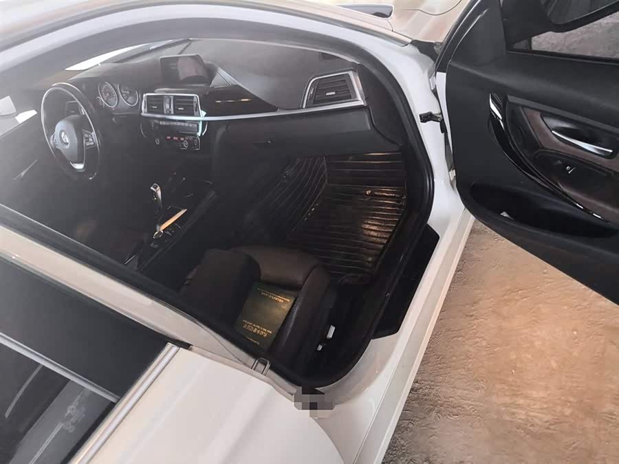 BMW 3 Series 2018 — фото 20