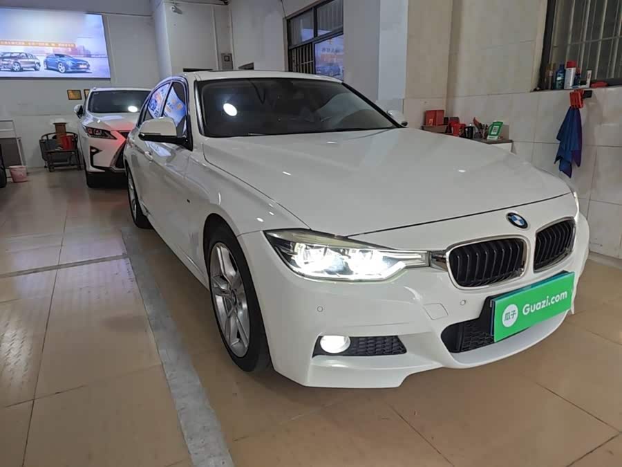BMW 3 Series 2018 — фото 22