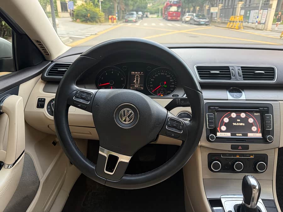 Volkswagen Magotan 2012