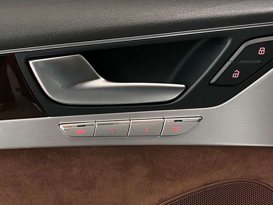 Audi A8 2016 — фото 21