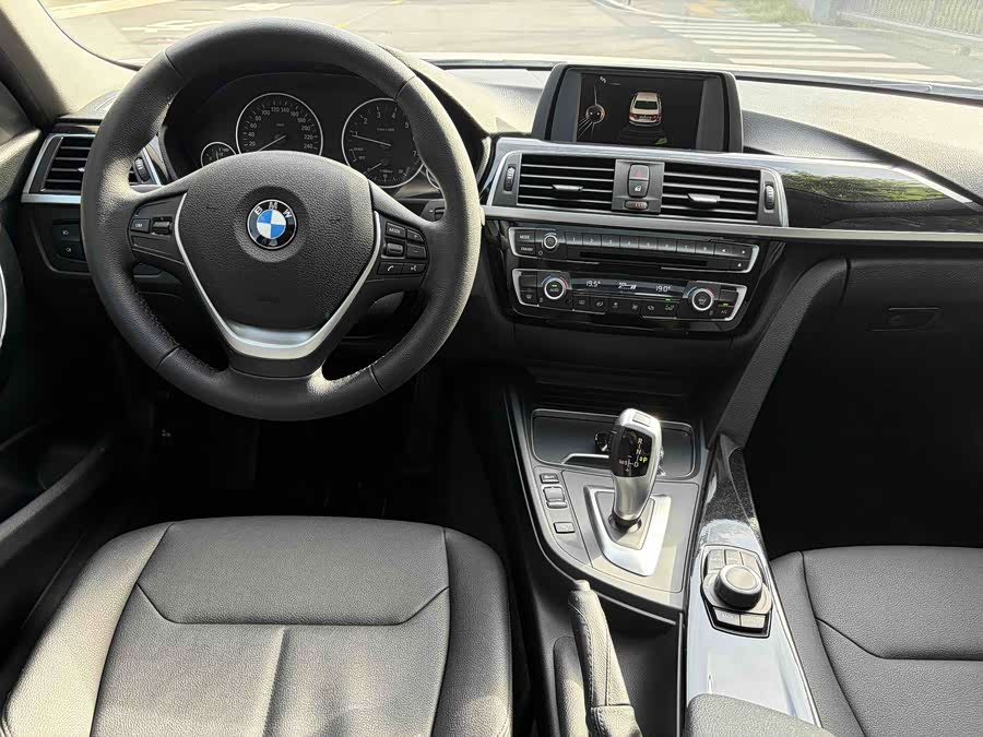 BMW 3 Series 2017 — фото 10