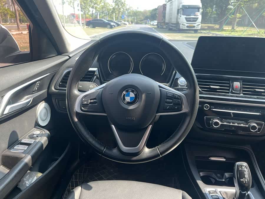 BMW 1 Series 2023 — фото 11