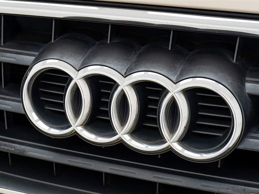 Audi Q3 2018 — фото 9