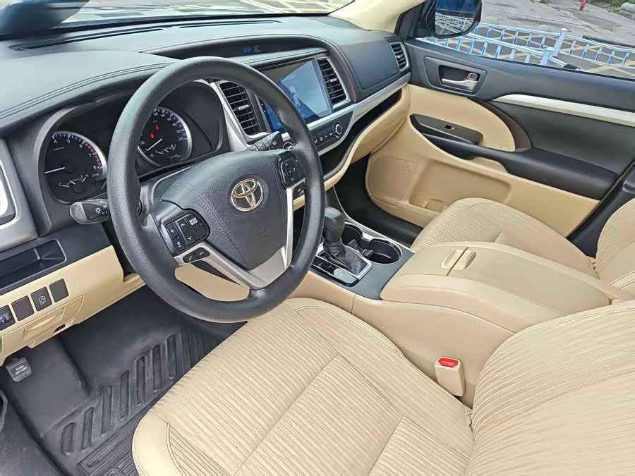 Toyota Highlander 2018 — фото 11