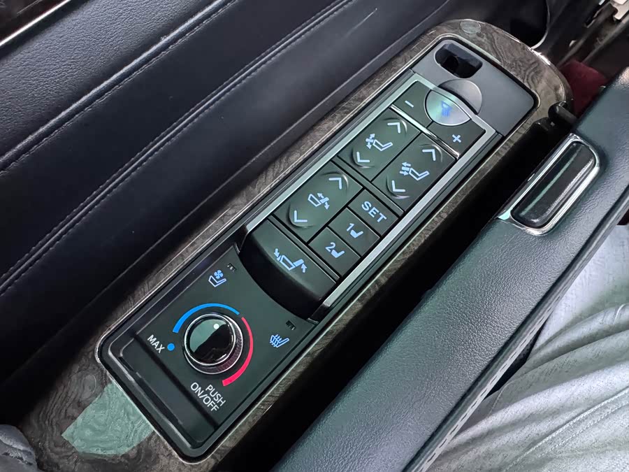 Toyota Vellfire 2023 — фото 18