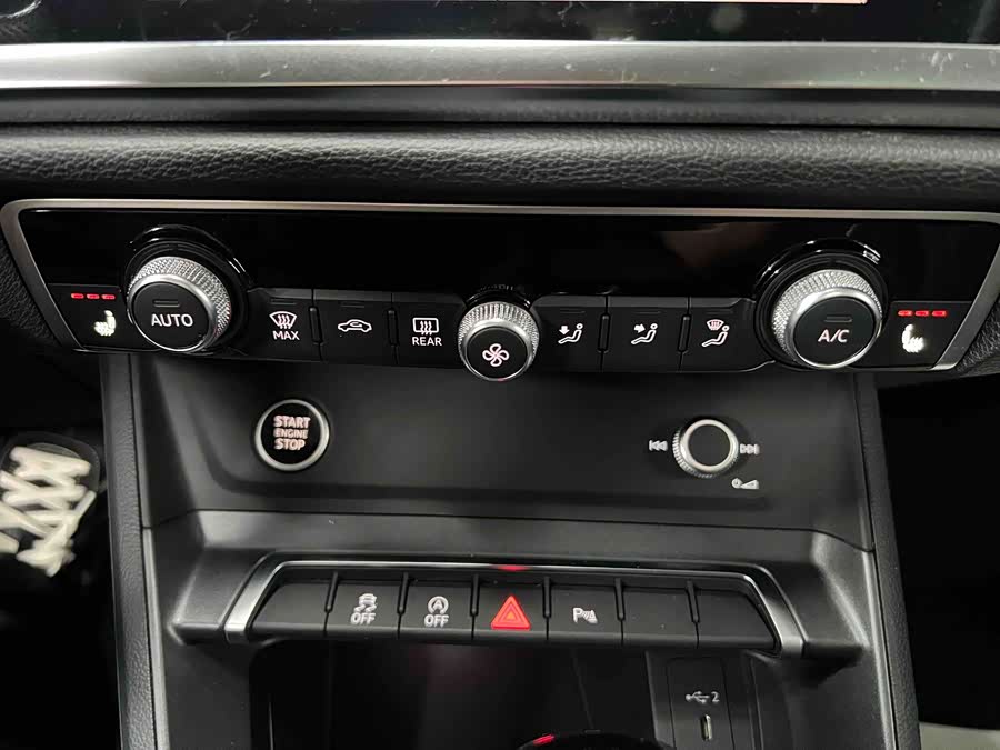 Audi Q3 Sportback 2023 — фото 15