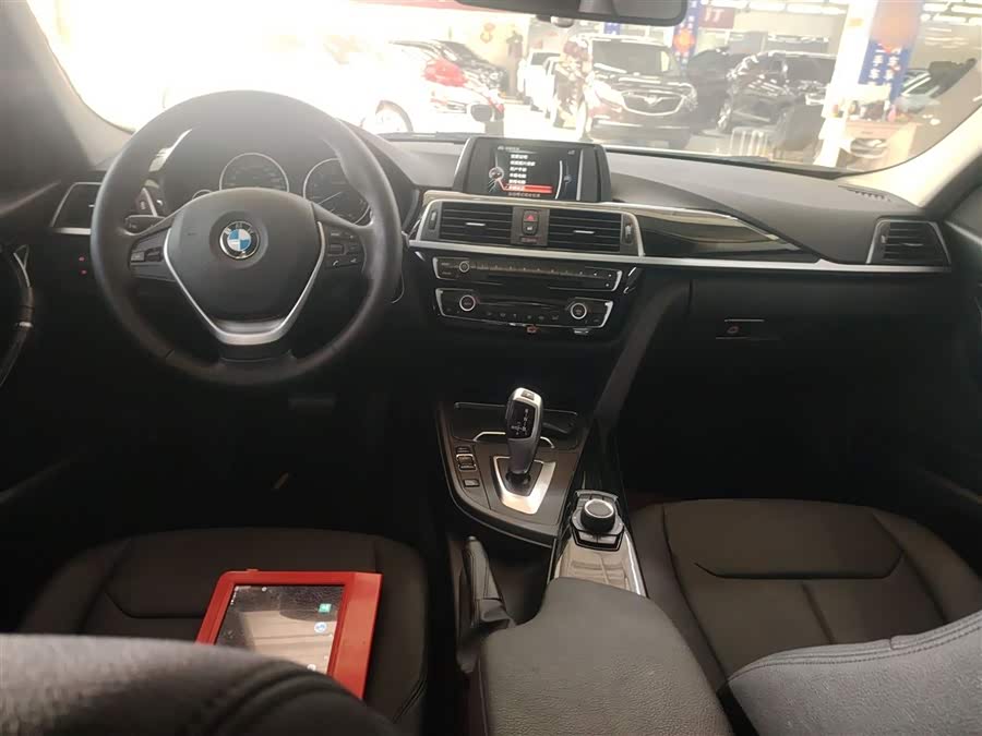 BMW 3 Series 2017 — фото 11