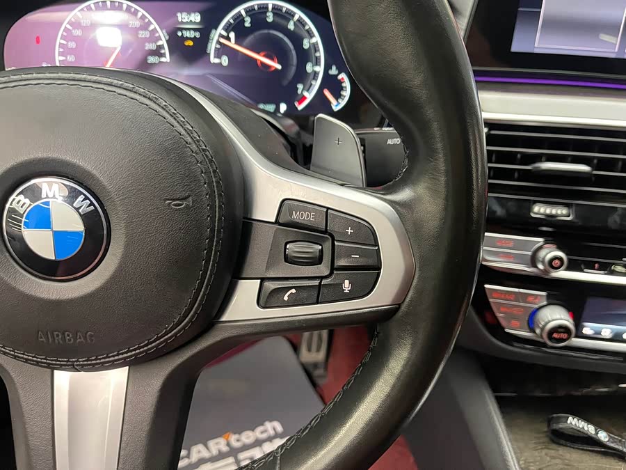 BMW 5 Series 2019 — фото 20