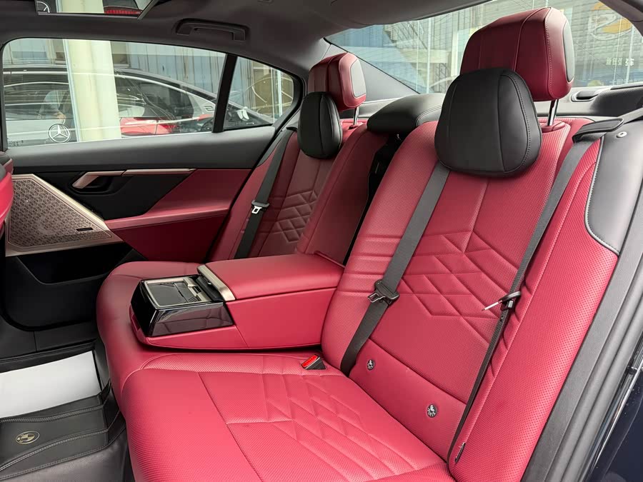 BMW 5 Series 2025 — фото 15