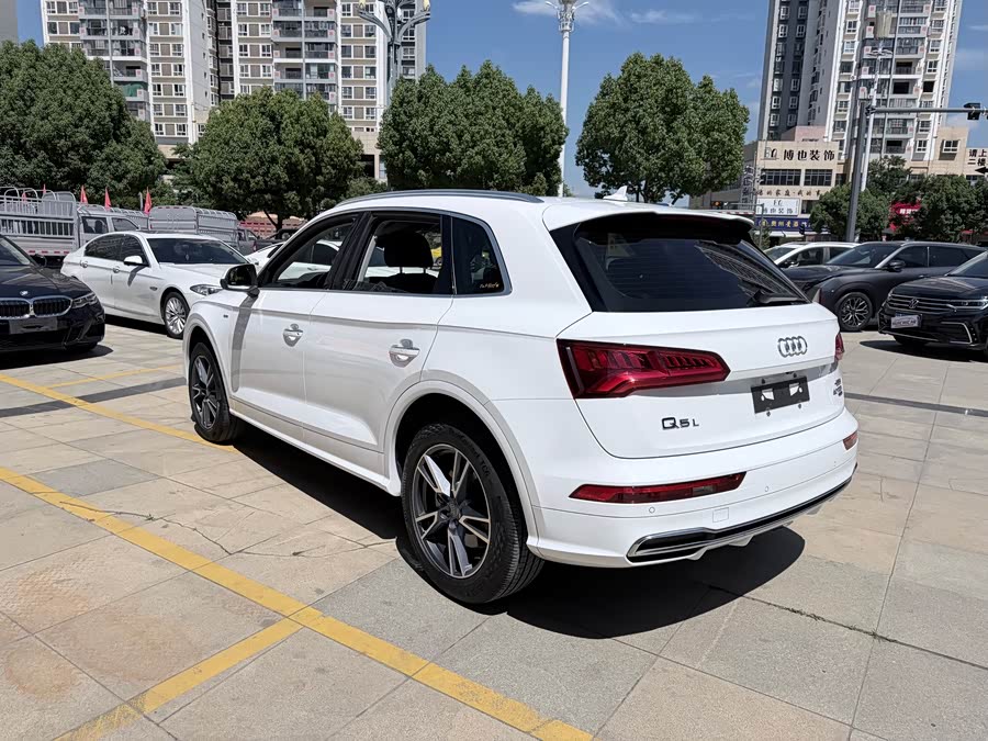 Audi Q5L 2018 — фото 12