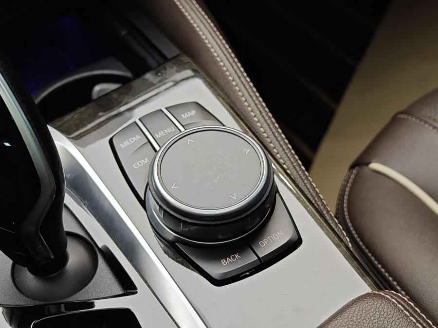 BMW 5 Series 2021 — фото 19