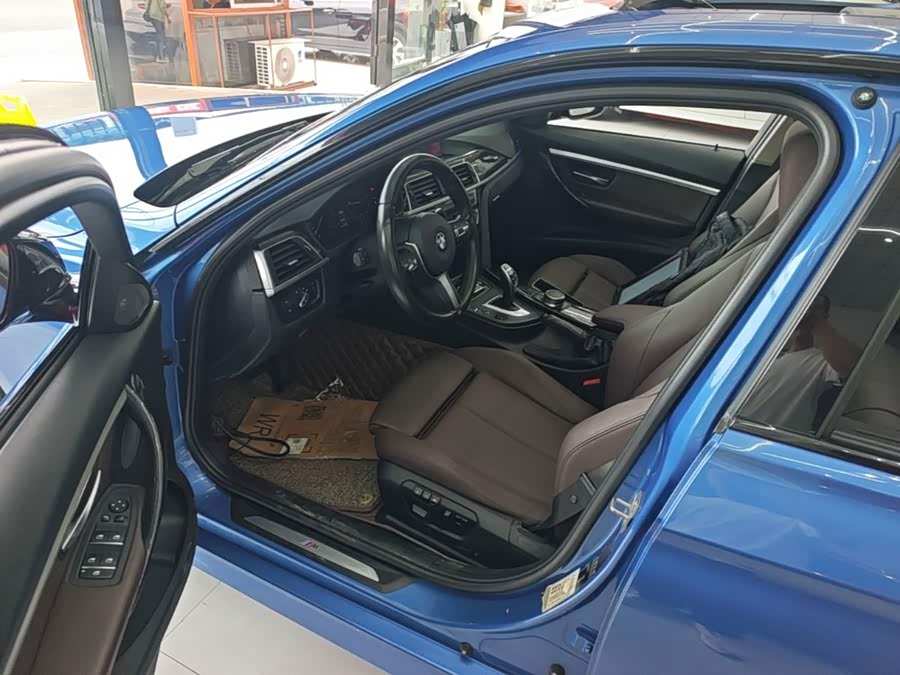 BMW 3 Series 2018 — фото 15