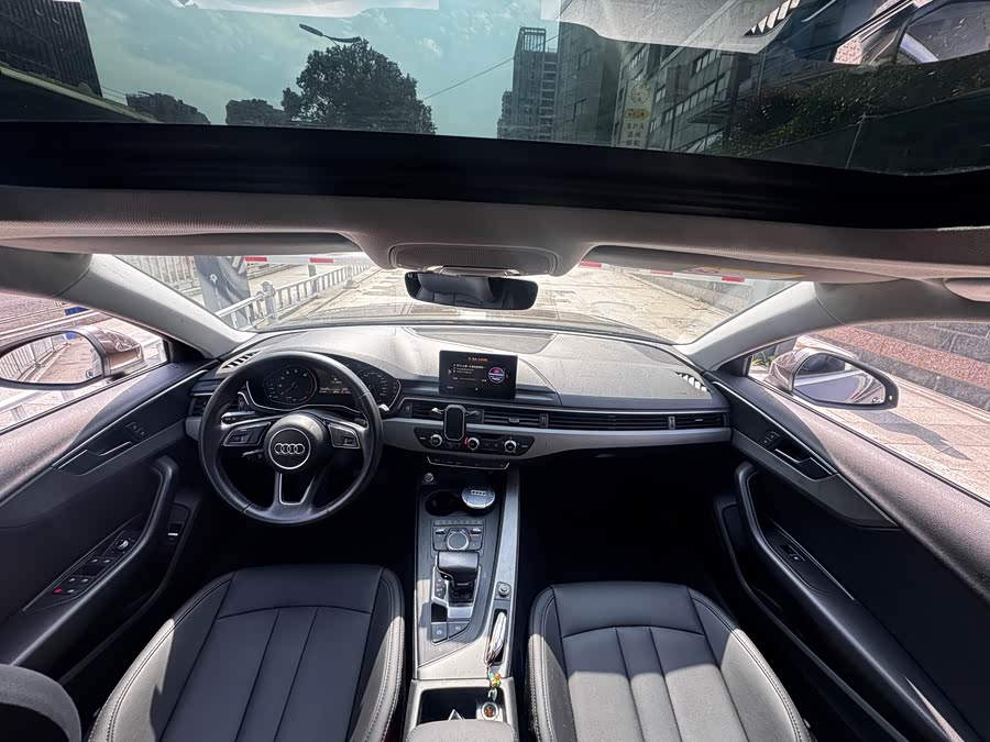 Audi A4L 2019